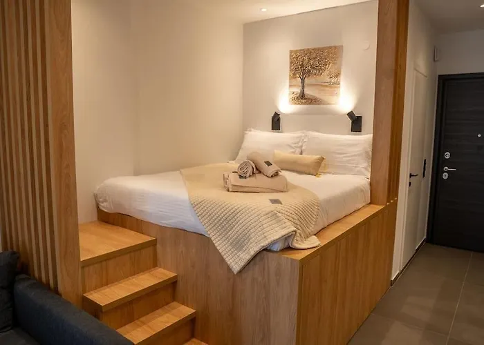 Thessalonian Suite I - 2 Steps From White Tower