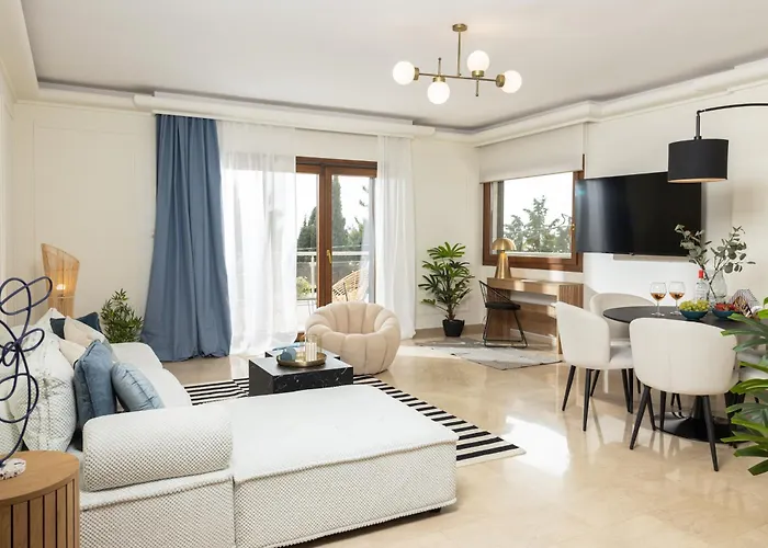 Champagne Sea View Apartment By Binobi!