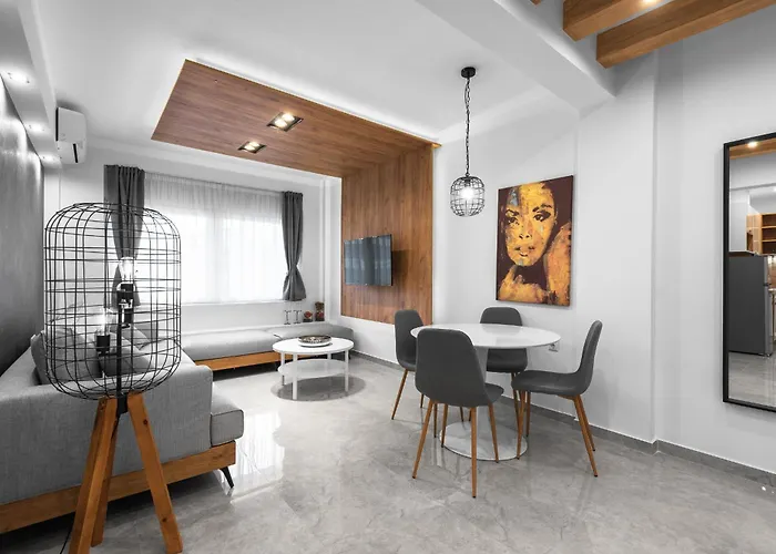Wood N White, Nilie Hospitality Mgmt