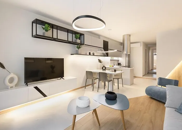 Innovative 2-Br Futuristic Flat In Ladadika