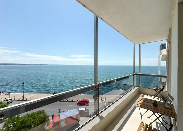 Luxury Sea View Retreat