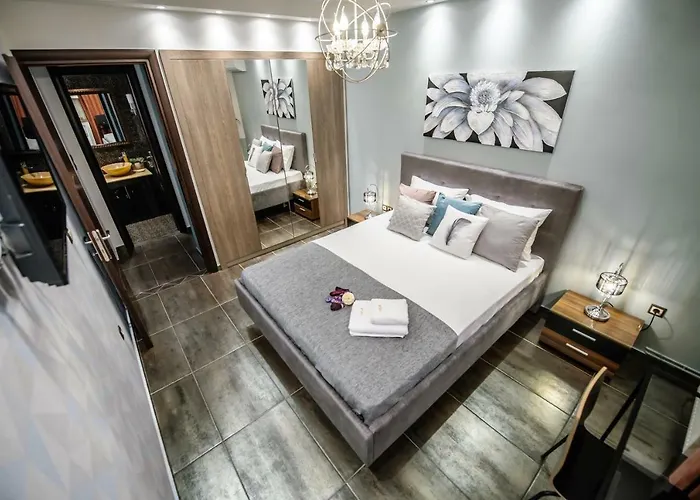 One Of A Kind Luxury Apartment In City Center Near Helexpo