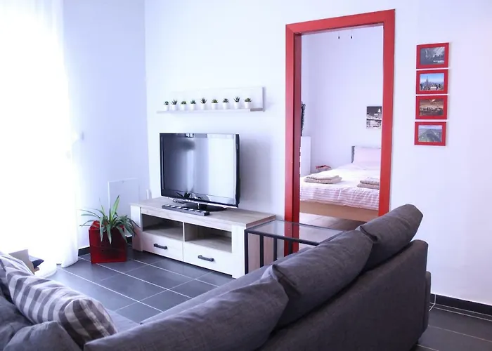 Unique Skyview Apartment-Downtown