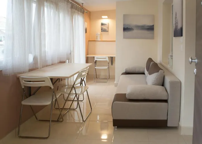 Kosmos Service Apartment Modern Spirit City Center With Additional Cost Parking
