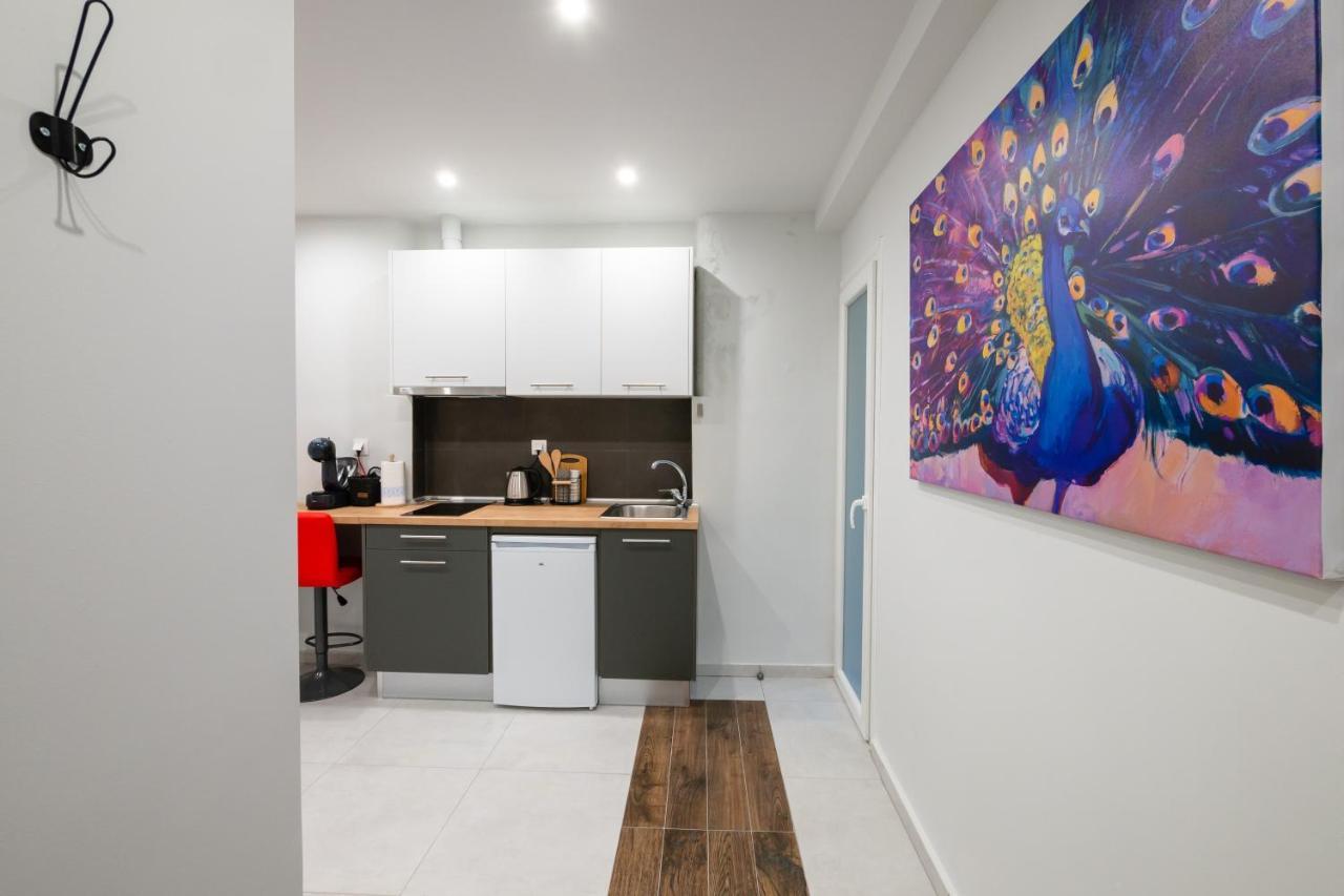 Dk Mini White Tower Apartment