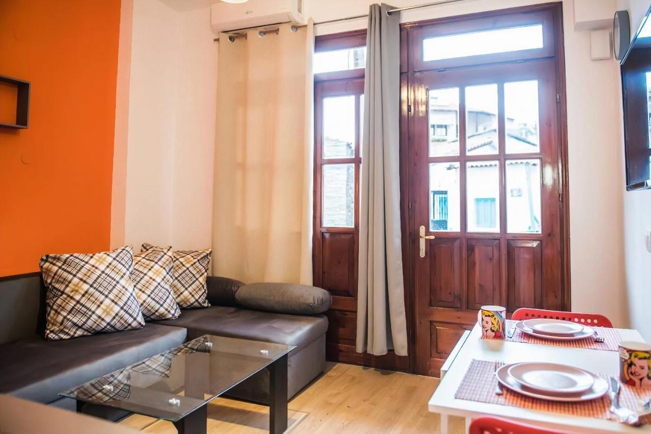 Orange Geranium Apartment *
