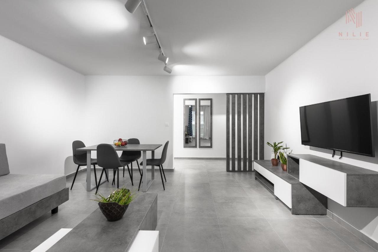 Consul, Nilie Hospitality Mgmt Apartment