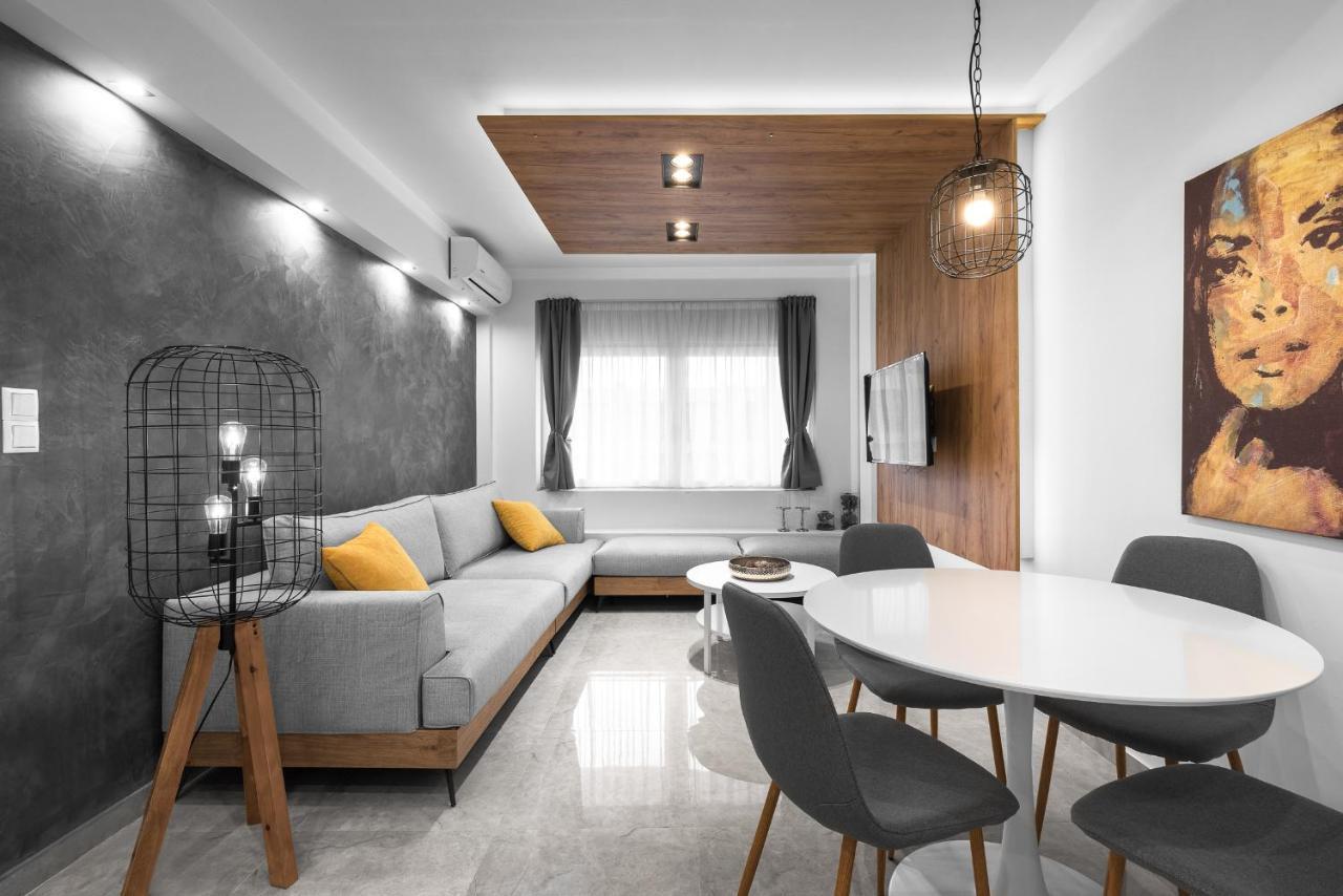 Wood N White, Nilie Hospitality Mgmt Apartment