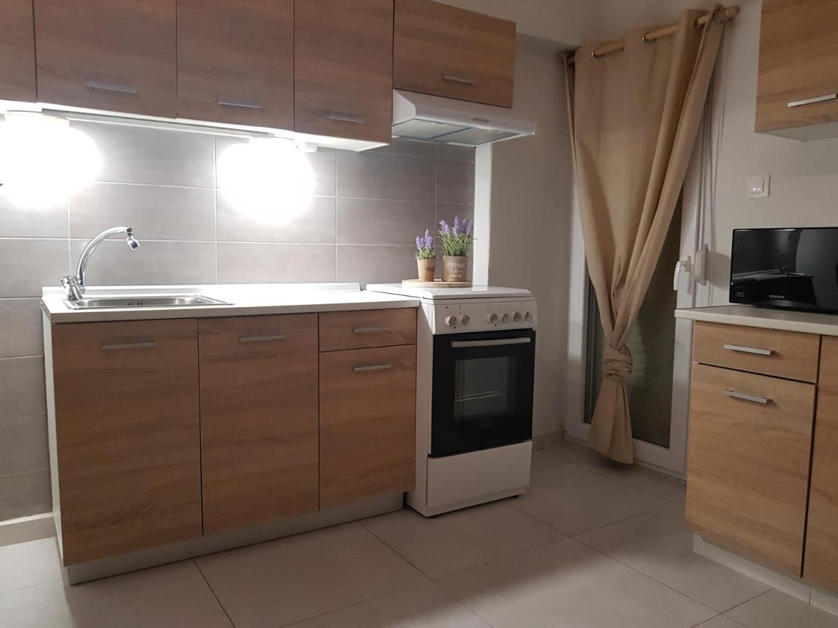 Antigonidon Square Luxury *