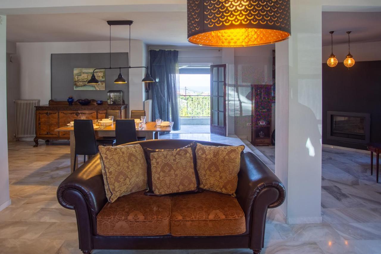 Hillock: Traditional Luxury With Garden For Gatherings *