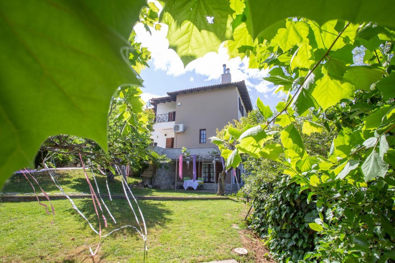 Hillock: Traditional Luxury With Garden For Gatherings Villa Thessaloniki