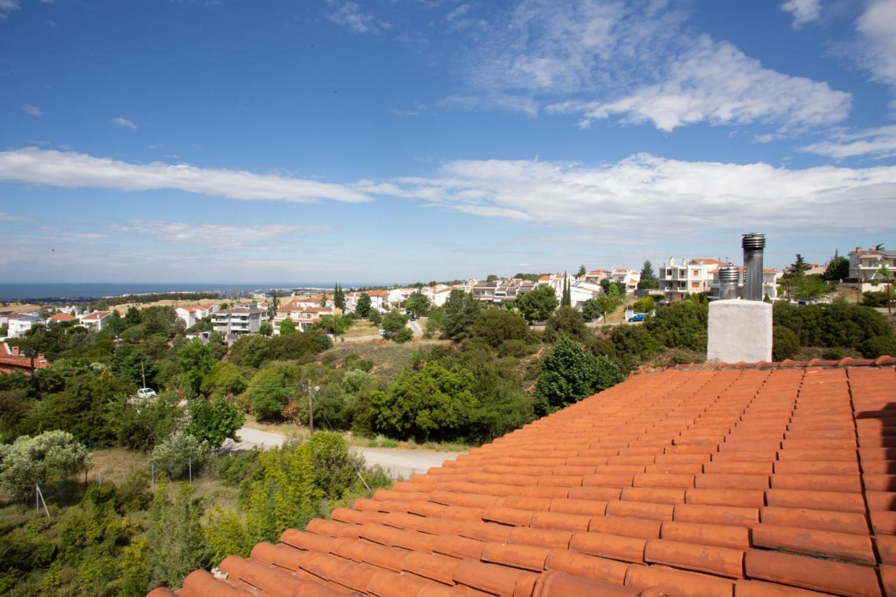 Villa Hillock: Traditional Luxury With Garden For Gatherings