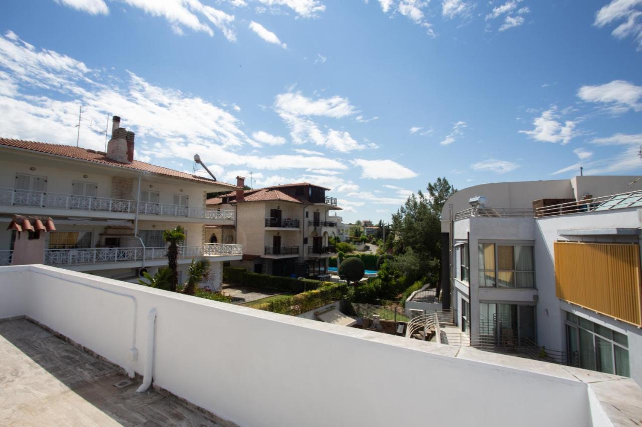 Villa Hillock: Traditional Luxury With Garden For Gatherings