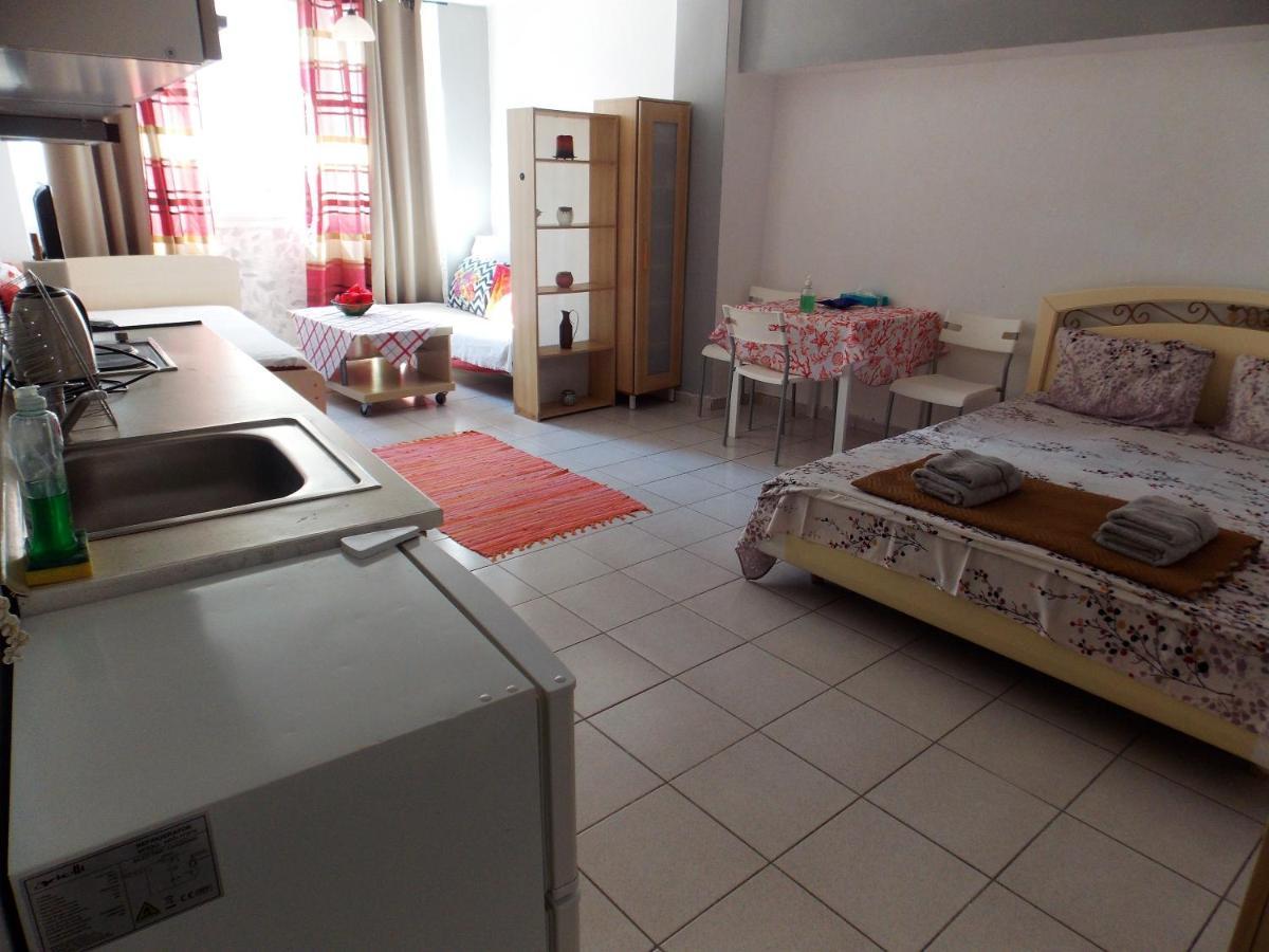 Ladadika Apartment