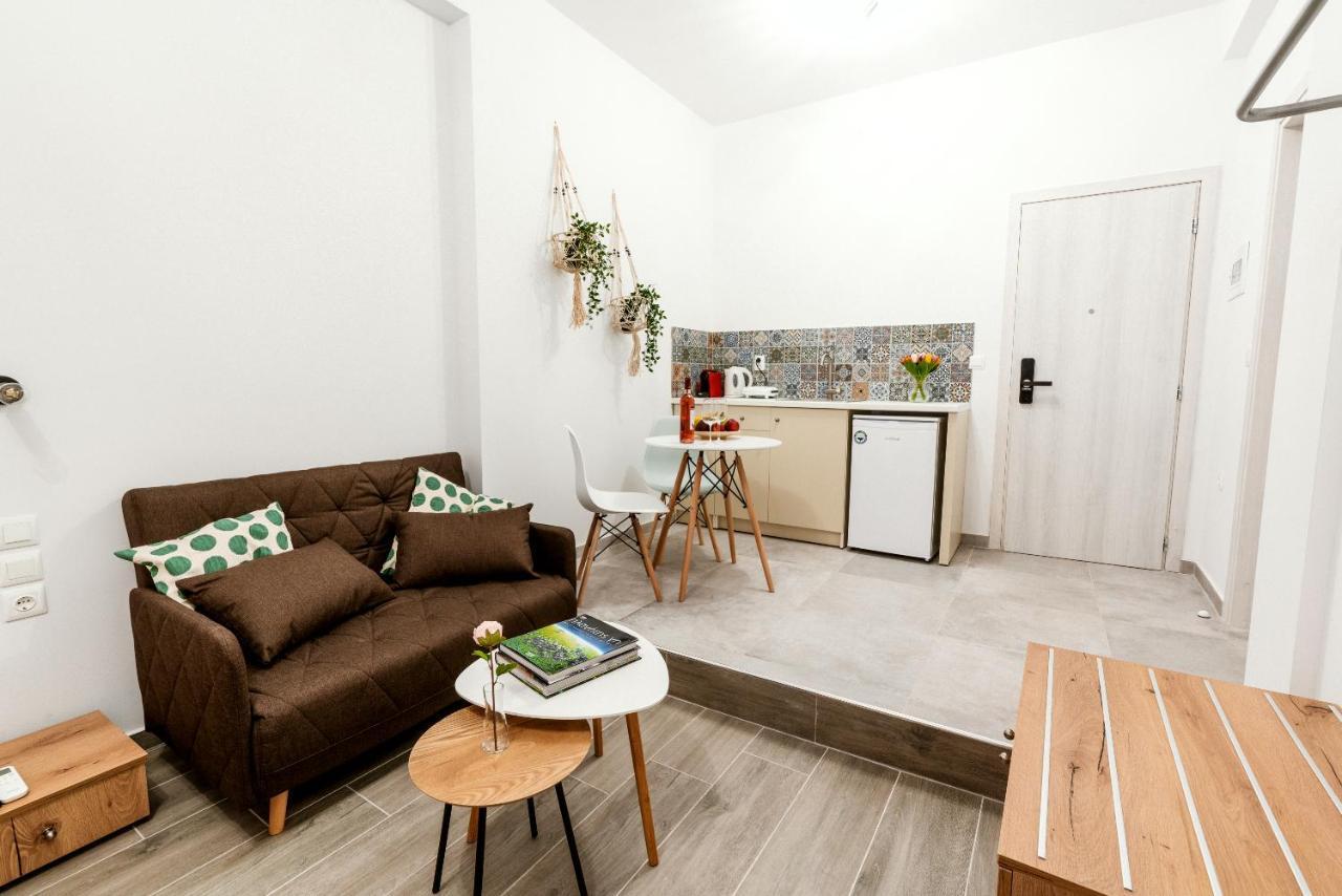 The 9 Project - Centre Daire Selanik