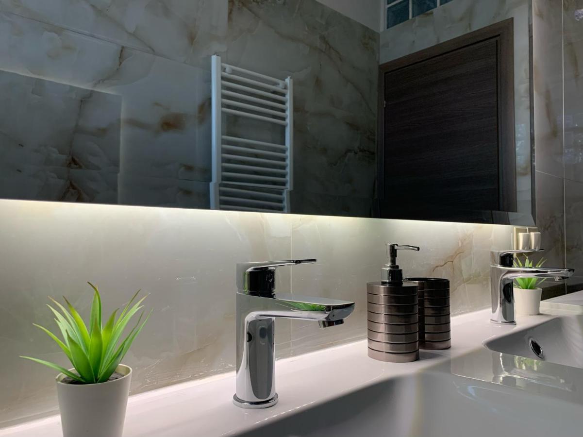 Apartment Oasis Luxury Detached House In With Hydromassage *