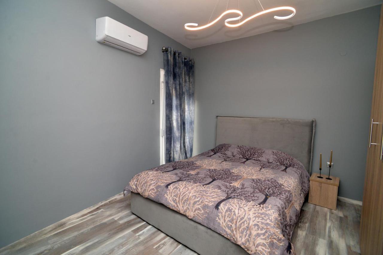 Luxury St Demetrios Downtown Apartamento