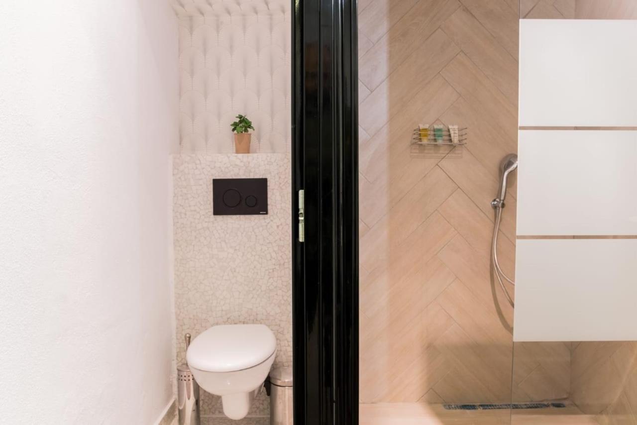 Cutest White-tower With A Private Patio Thessaloniki