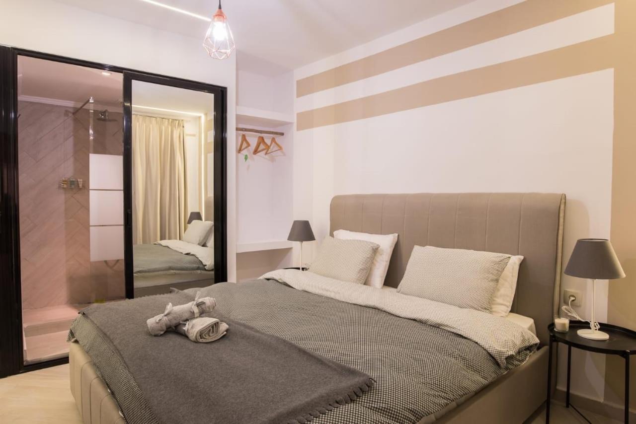 Cutest White-tower With A Private Patio Apartment *