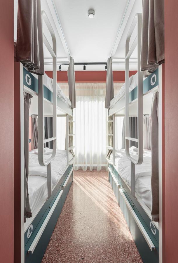 Zeus Is Loose Hostel