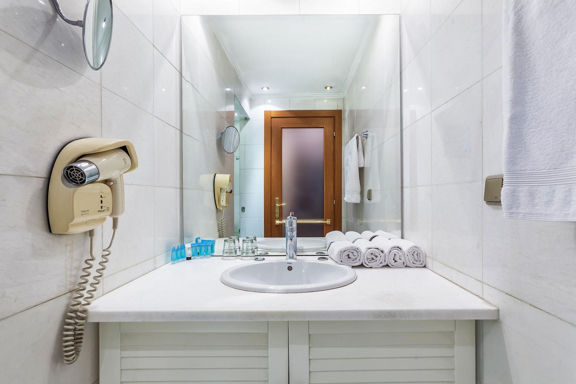 Khách sạn Minerva Premier