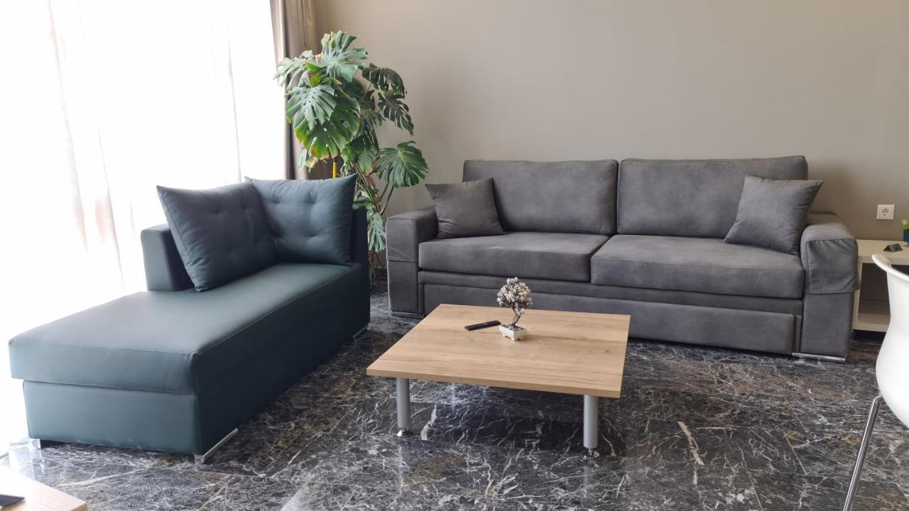 Ladadika 5th Floor Apartment *