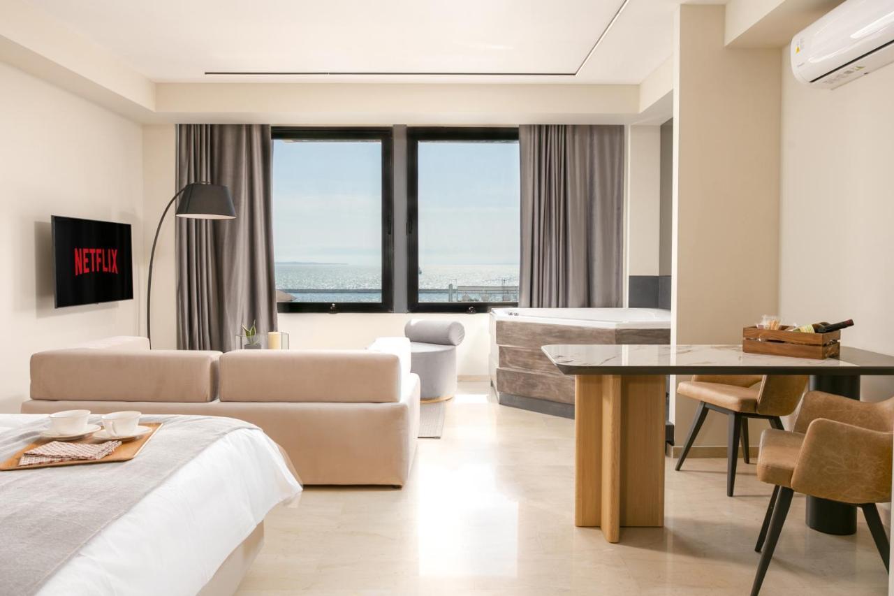 Sea & The Apartment *