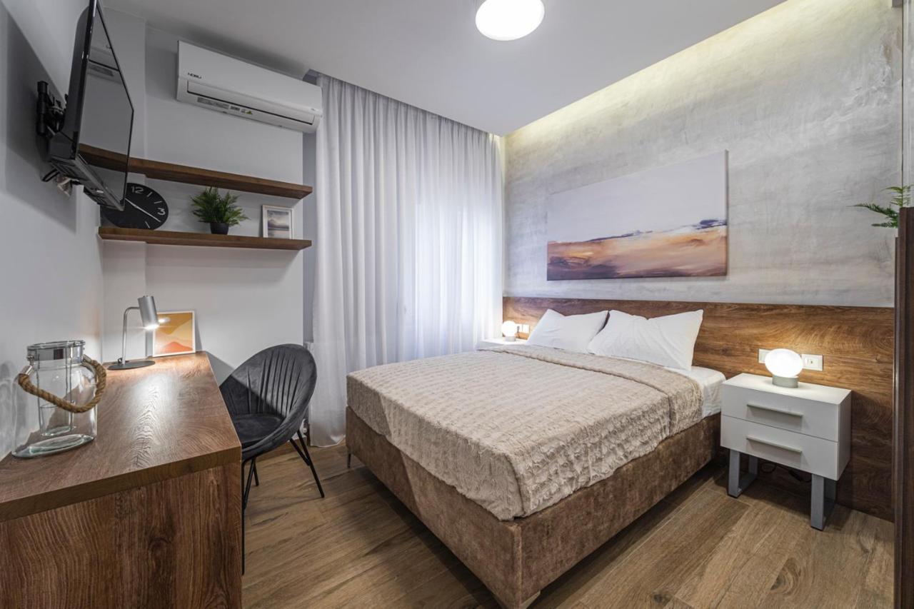 Temple Of Ppg In Appartement Thessaloniki
