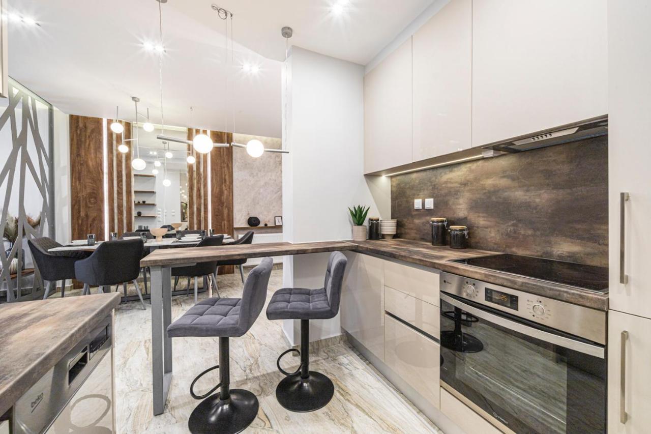 Temple Of Ppg In Appartement Thessaloniki