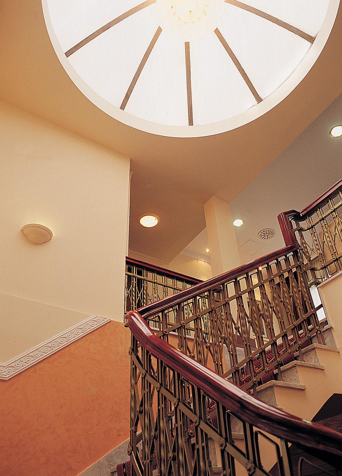 Minerva Premier Hotel 4*