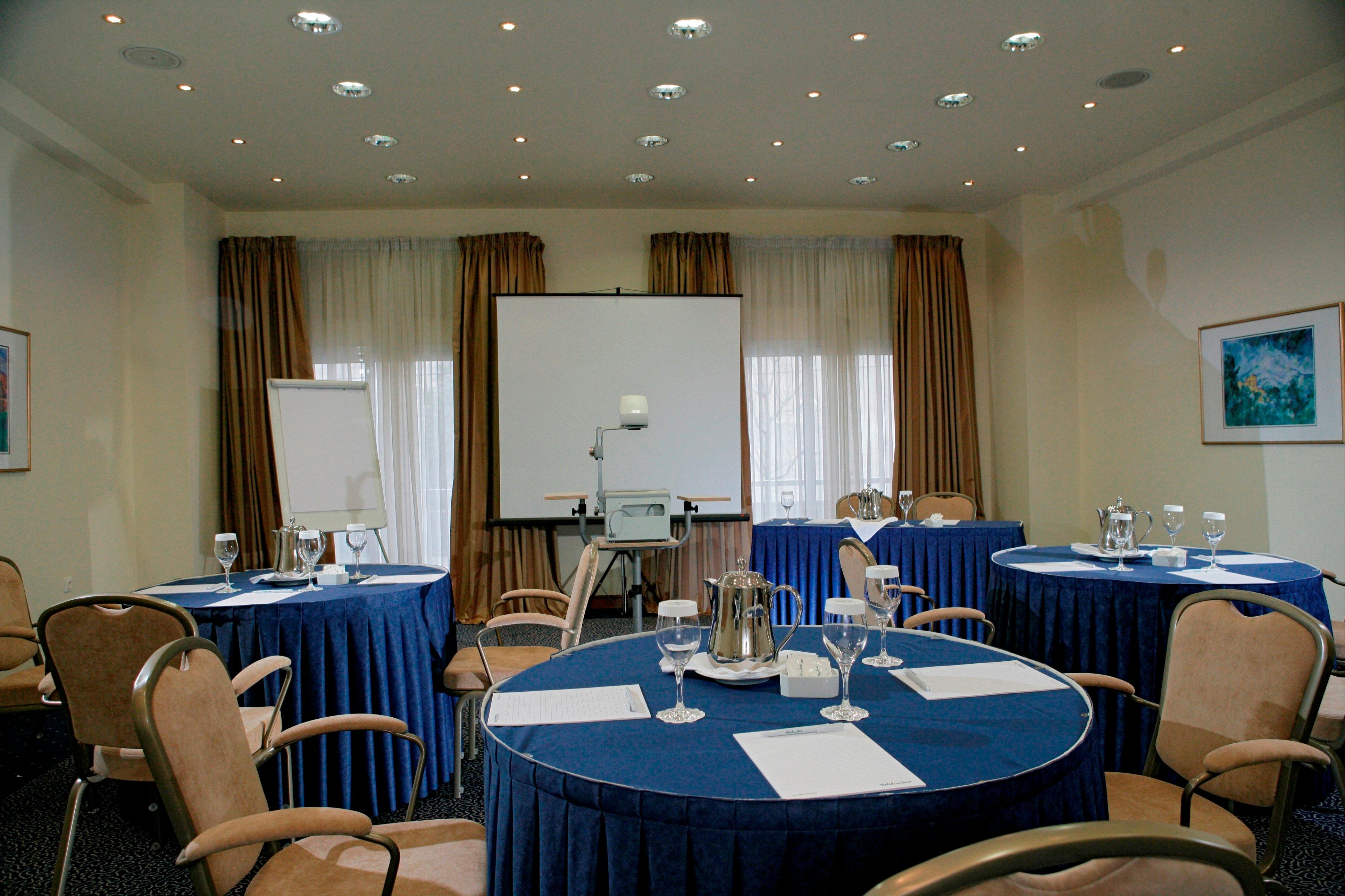 Hotel Holiday By Ihg 5*
