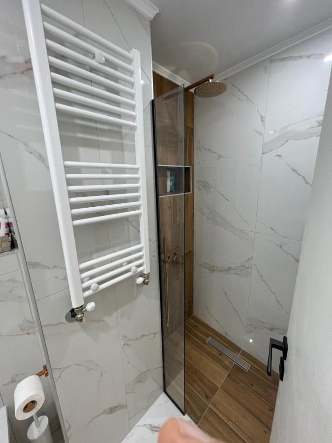Modern 1-bedroom In The Center