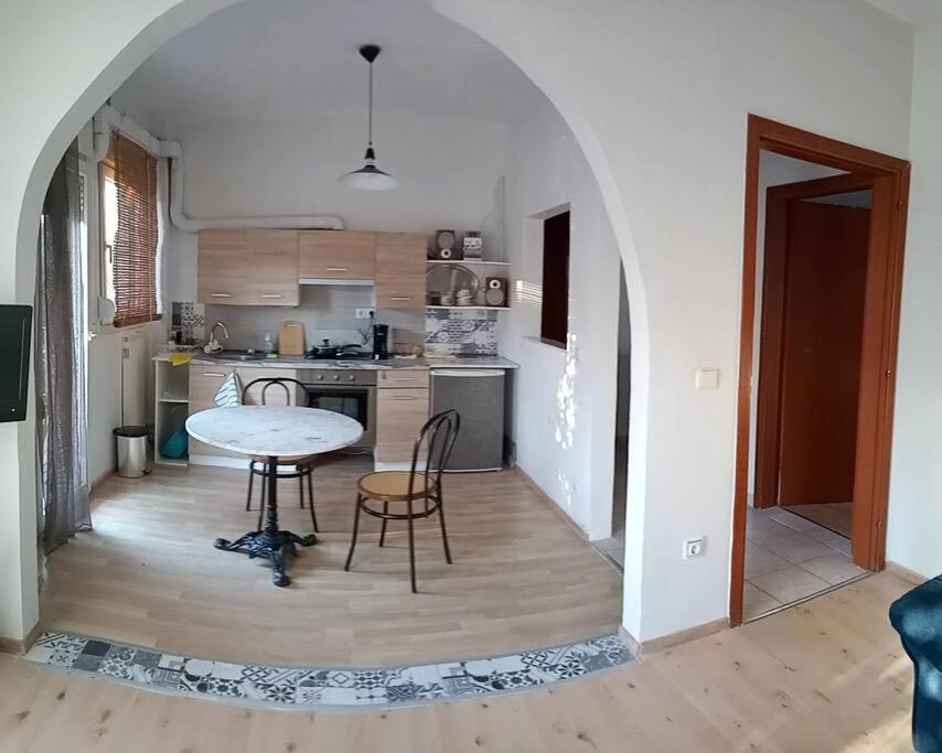 Apartment Ithakis 8: Cozy Family Retreat In Pylaia *