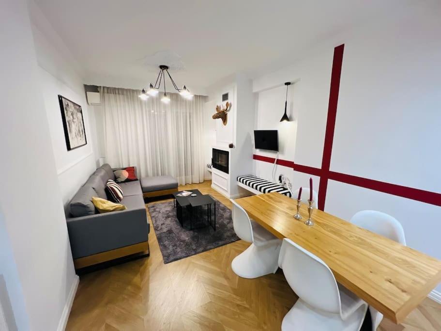 Redstripes Apartment Thessaloniki