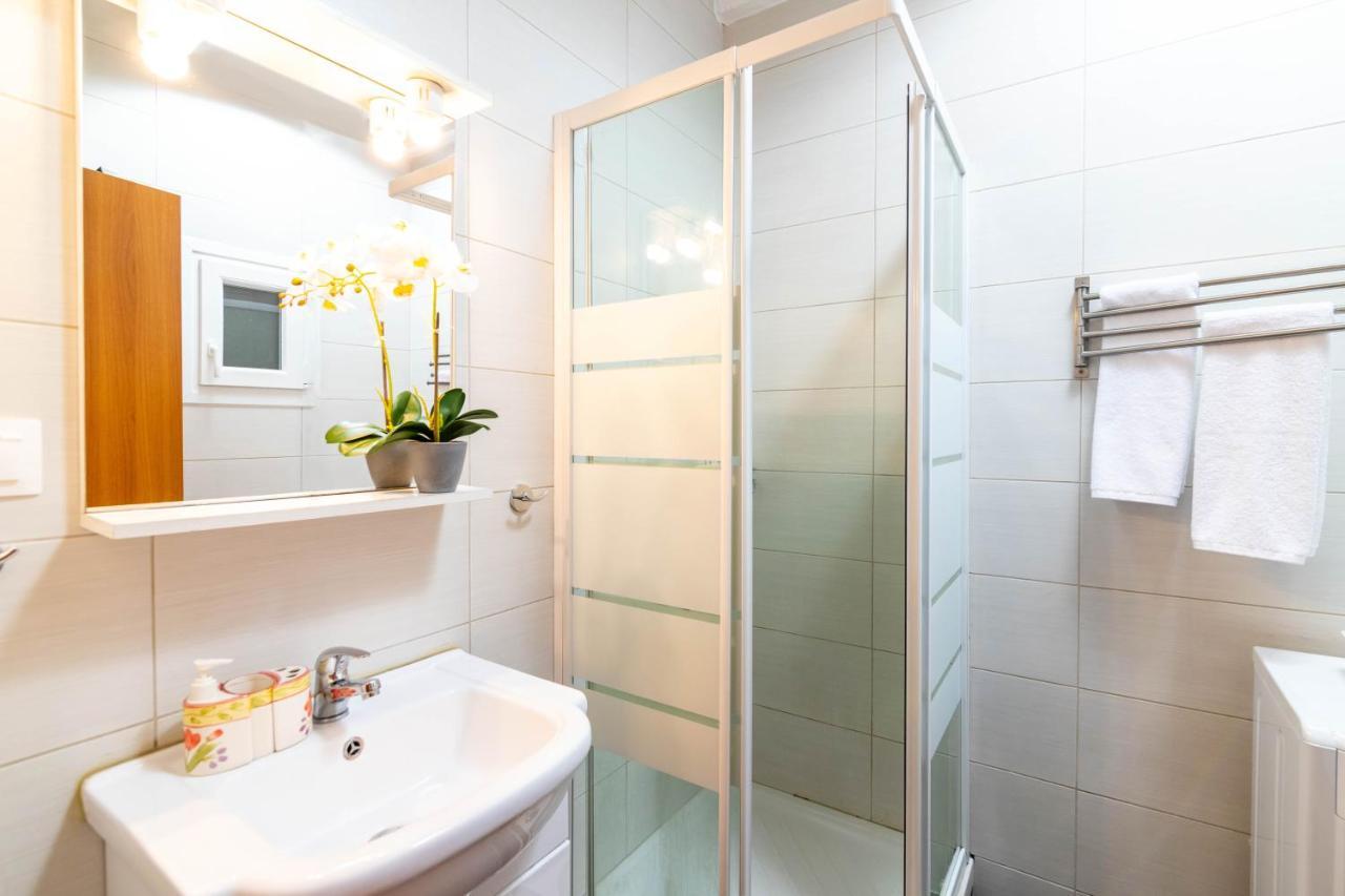 F & B Collection - 2 Bedroom Flat Apartment