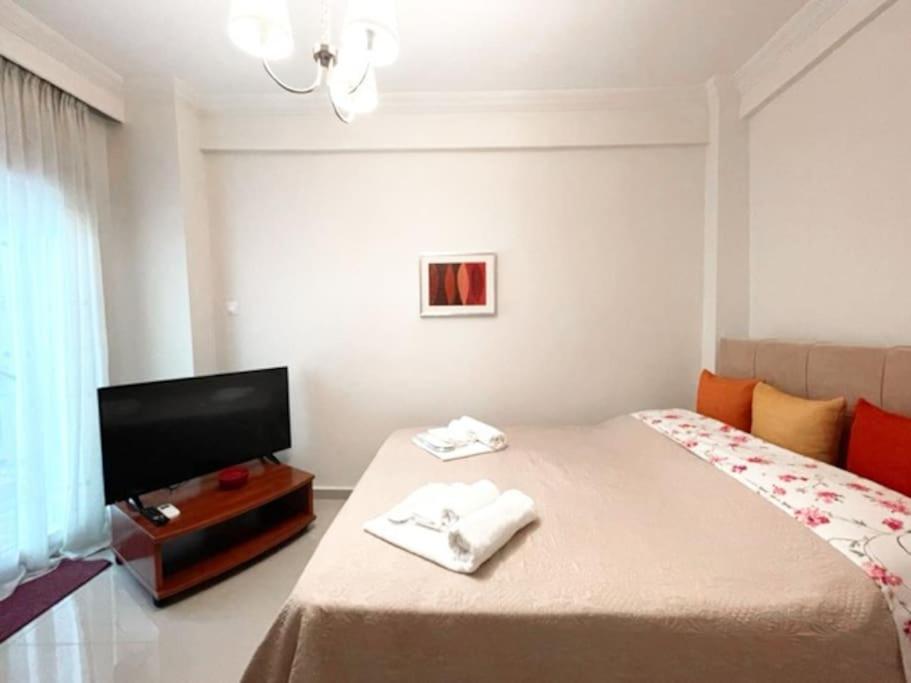 Crimson Suite: 1-bedroom In