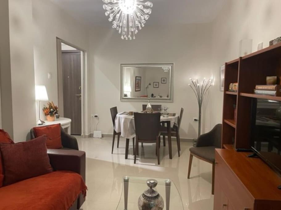 Crimson Suite: 1-bedroom In Tessalónica