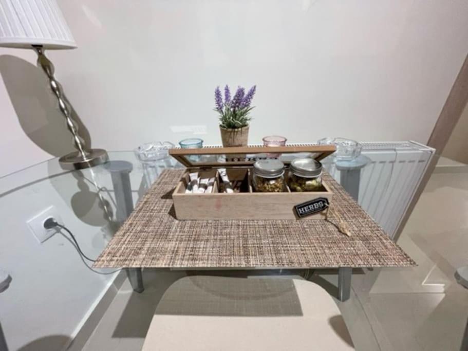 Crimson Suite: 1-bedroom In Apartamento