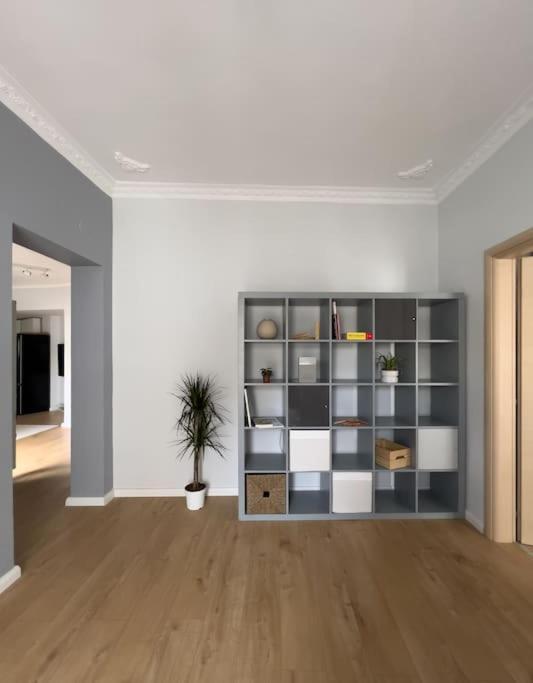 Apartment Homevision - Stylish & Serene - Center
