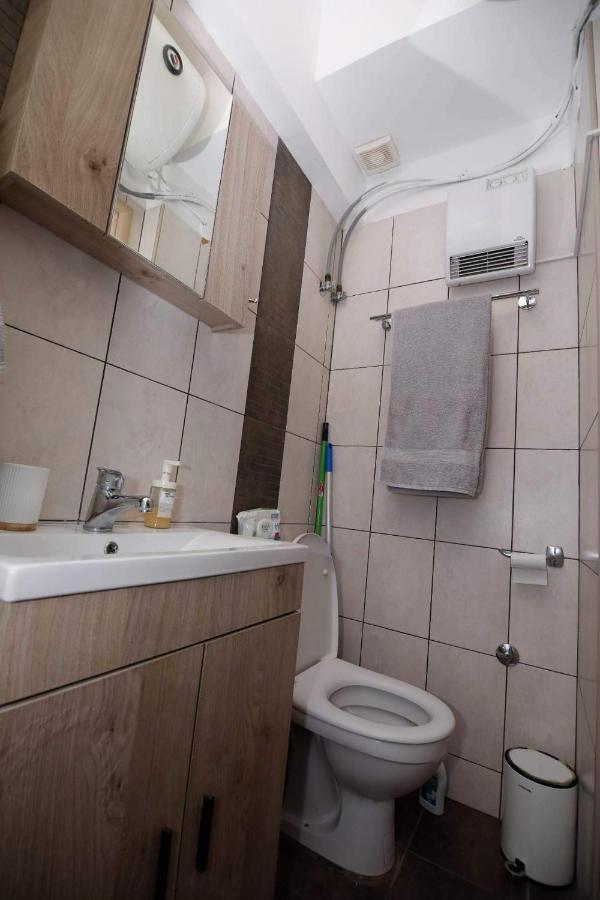 Apartment διαμερισμα με κηπο στο κεντρο *