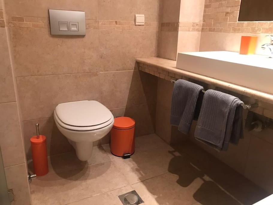 5 Min From Papageorgiou Free Indoor Parking Apartment