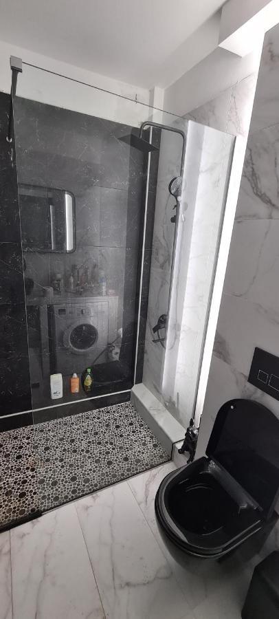Black Retro Flat Apartment *