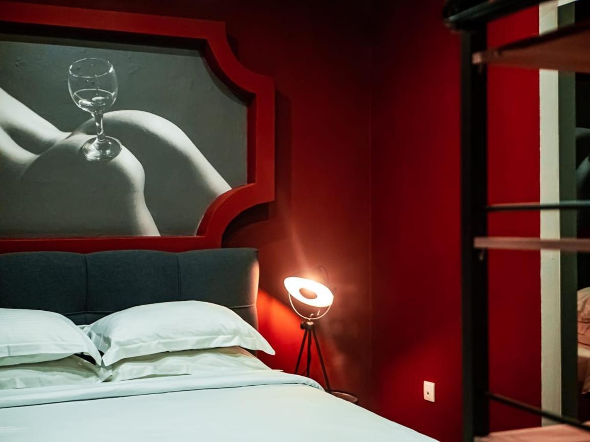Delmar Aristoteloys Apartment