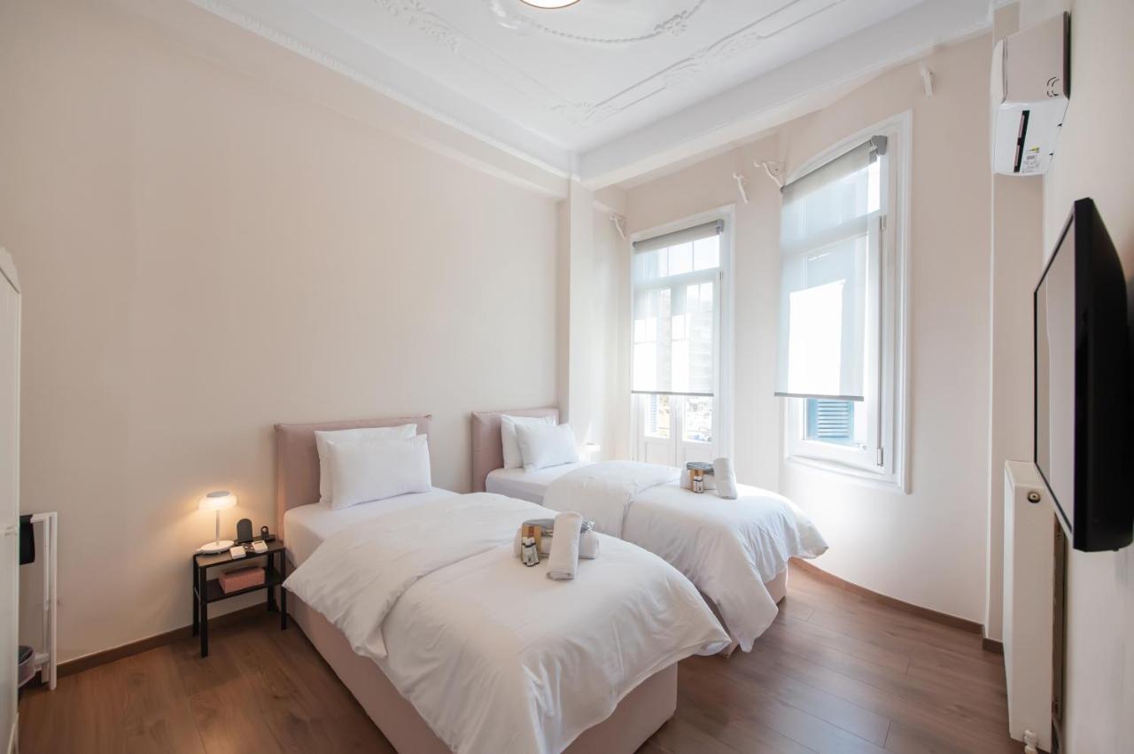 Fandango By Halu!, Gorgeous Neoclassical Next To Metro Station Appartement