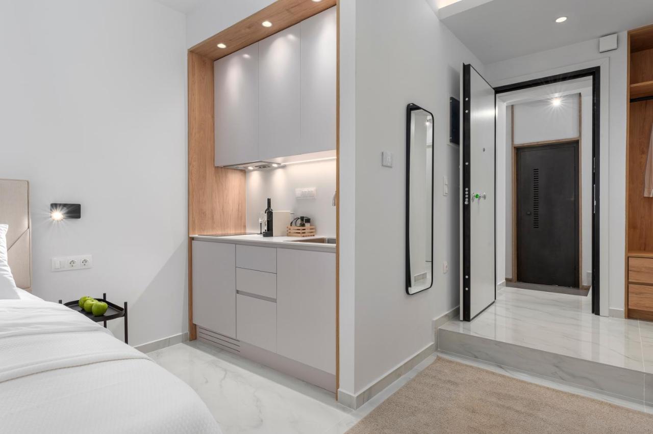 ιωκα / The Urbitality Project Apartment *