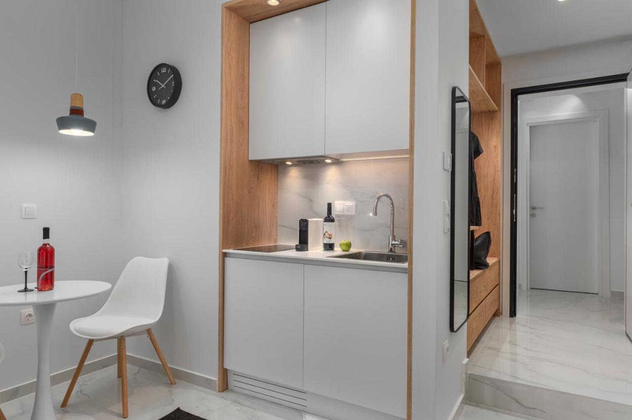ιωκα / The Urbitality Project Apartment *