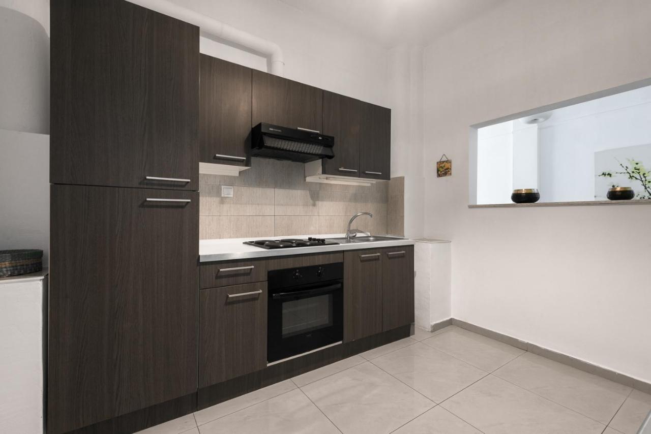 F & B Collection - Flat For 6 Apartment