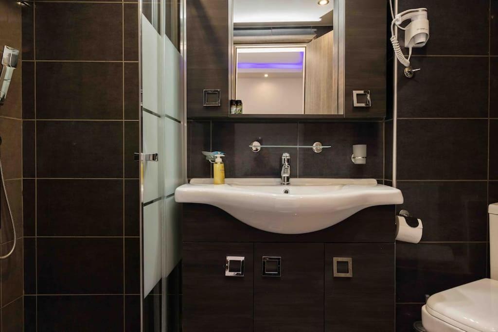 Luxury In Downtown Apartment Thessaloniki