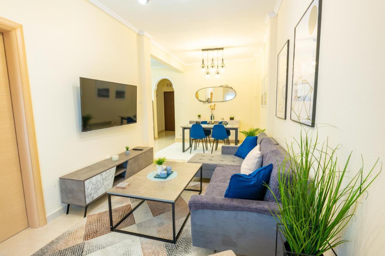 Niovi, Stylish Near The Waterfront Apartment
