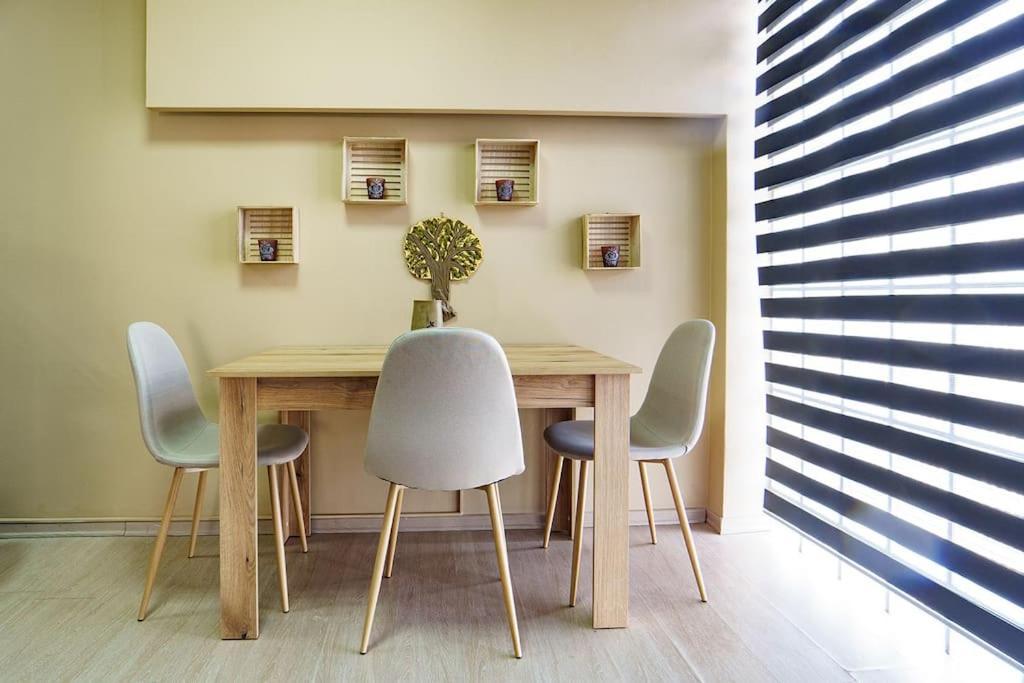 Eleana's Art Studio Apartment